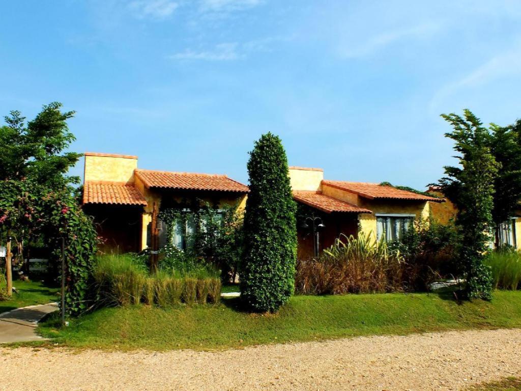 Villa Tuscany Country Resort Суан-Пханг Экстерьер фото